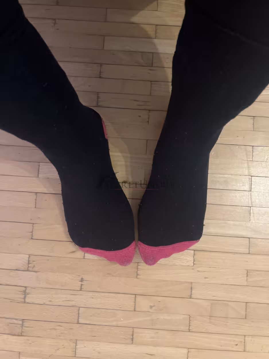 Verschieden farbige Socken - mind. 2 Tage getragen – Bild 5
