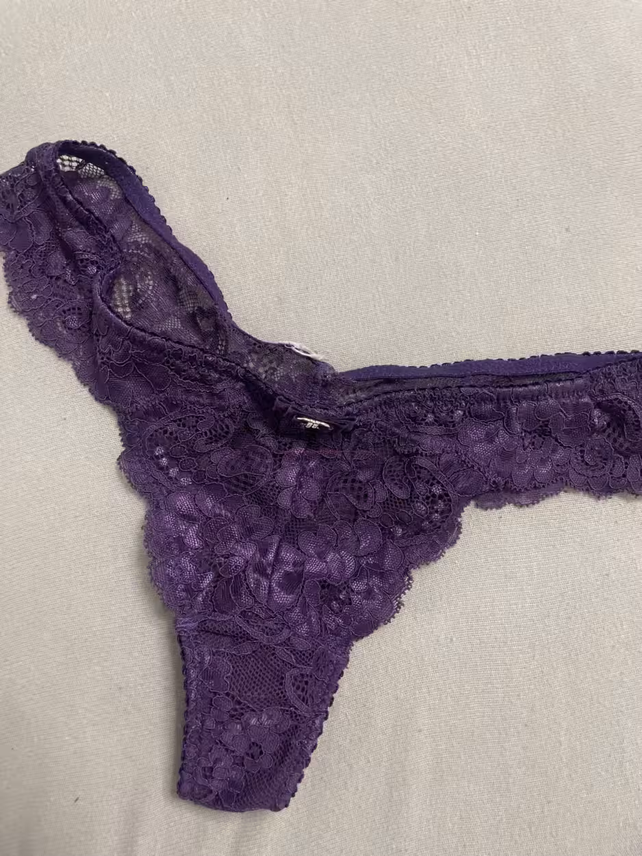 Lila Spitzen- Tanga- 2 Tage getragen
