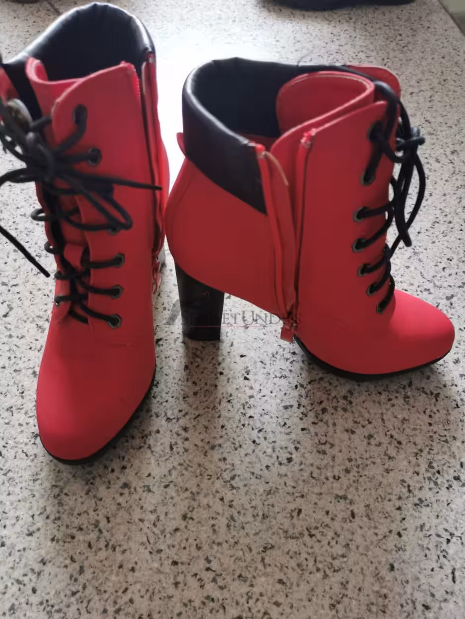 Rote Stiefel