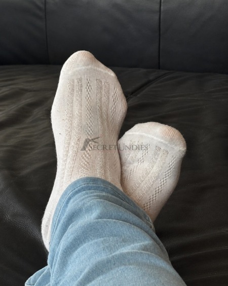 Weiße Socken mit zartem Muster