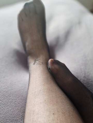 Nylon, schwarz, im Alltag getragen, Kniestrümpfe