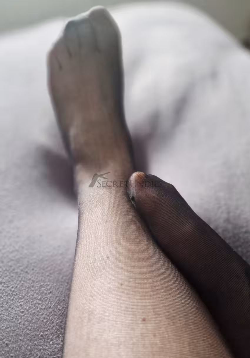Nylon, schwarz, im Alltag getragen, Kniestrümpfe