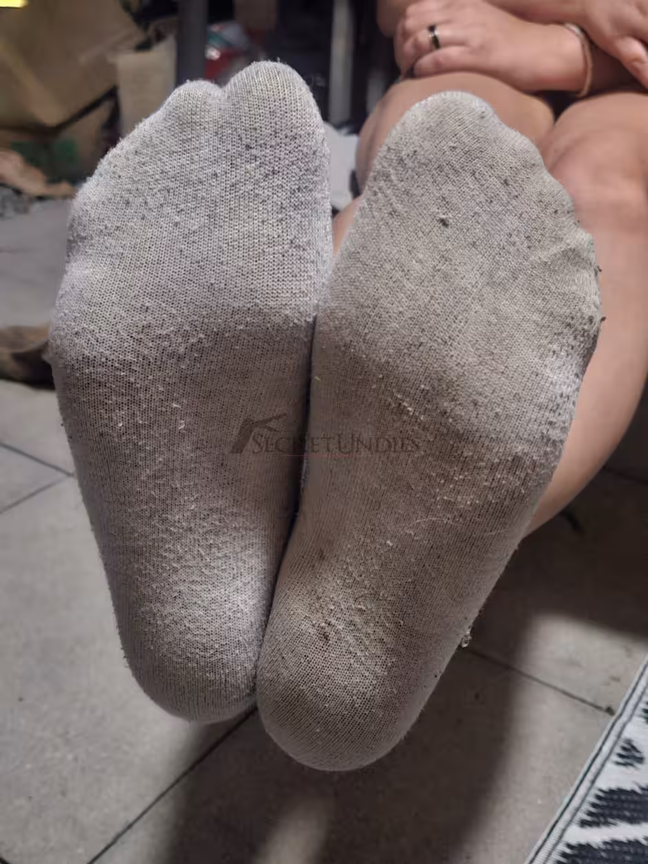 Weiße getragene Sneakersocken 5 Weiße getragene Sneakersocken – Bild 5