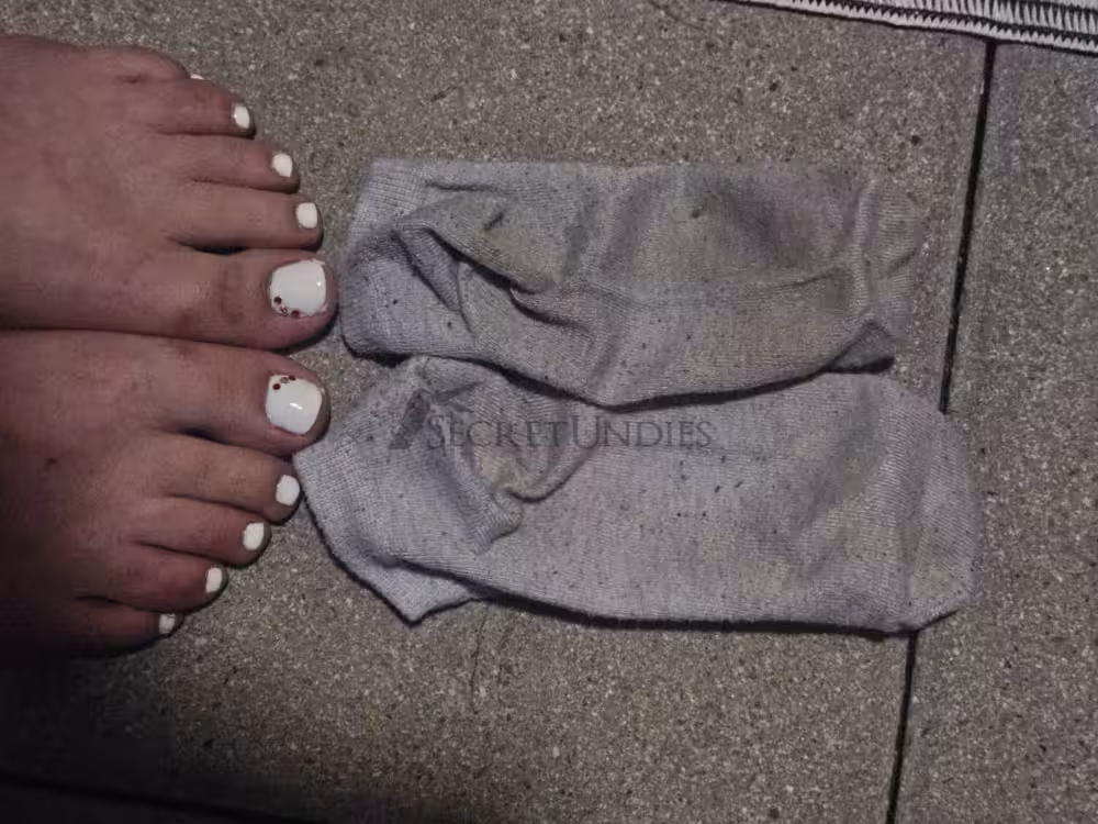 Weiße getragene Sneakersocken 1 Weiße getragene Sneakersocken