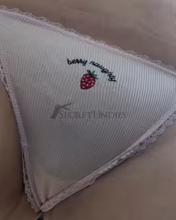 Kategorie getragene Jeans & Hosen kaufen 23 Rosa Slip mit Erdbeere 🍓