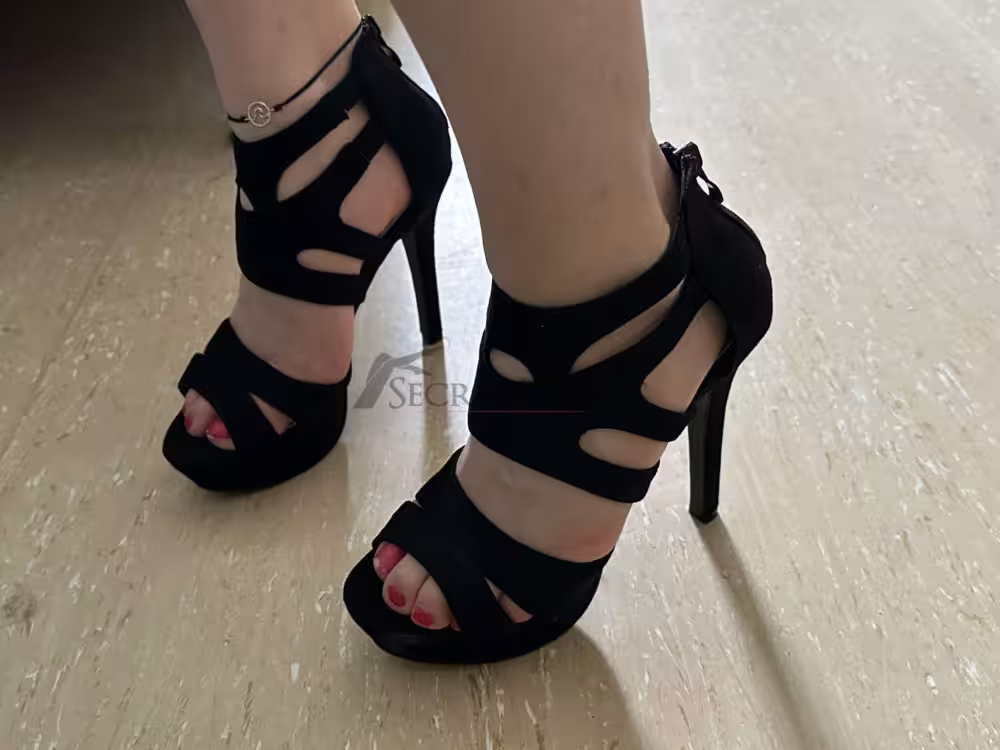 Offene schwarze High Heels