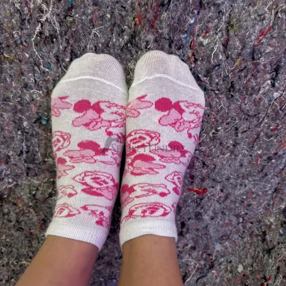 Micky Maus Socken im Gym getragen 🩷🤍 – Bild 3