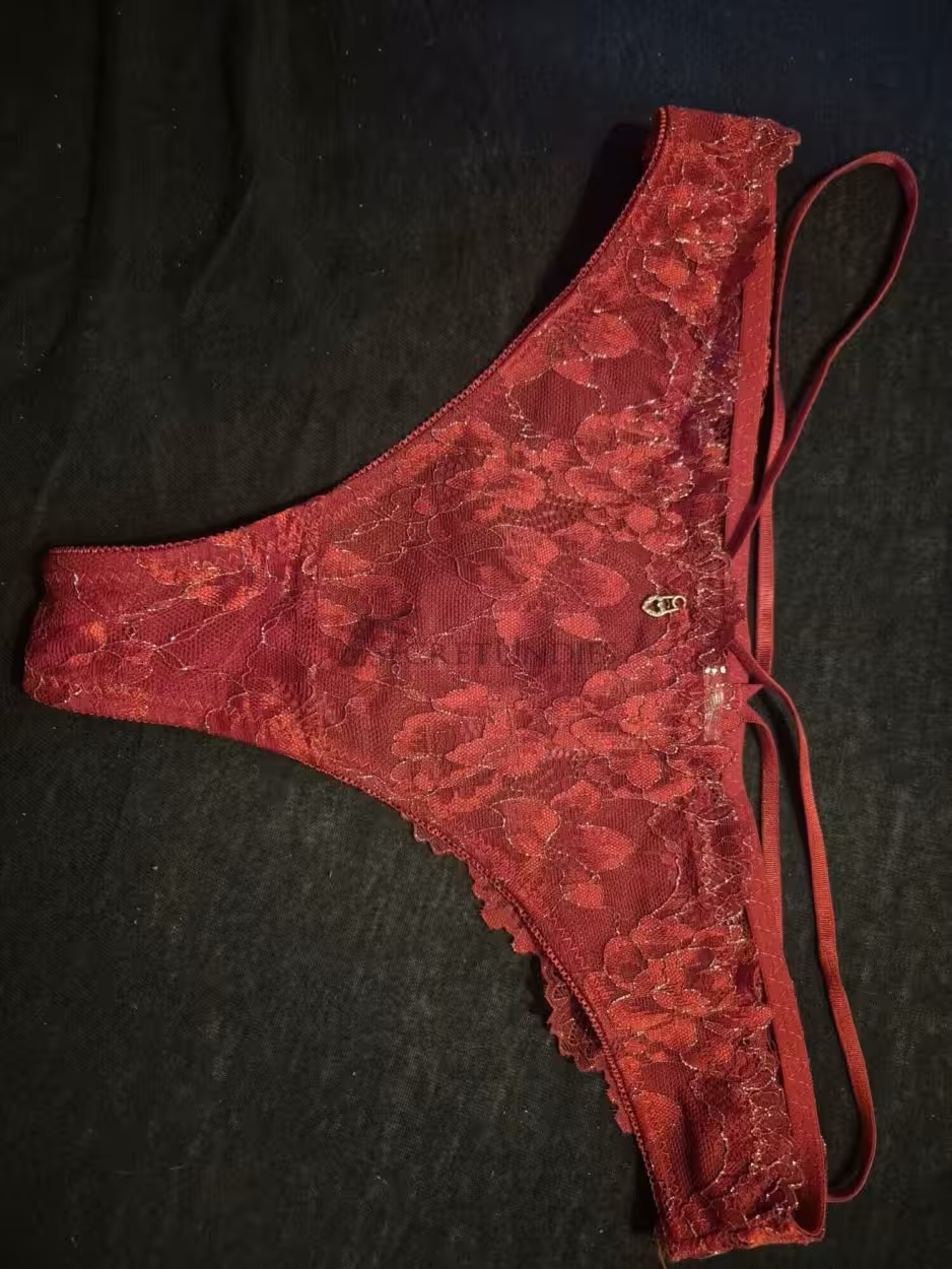 Roter sexy Tanga 2 Tage getragen auch bei Mastubation mit Tragespuren – Bild 2