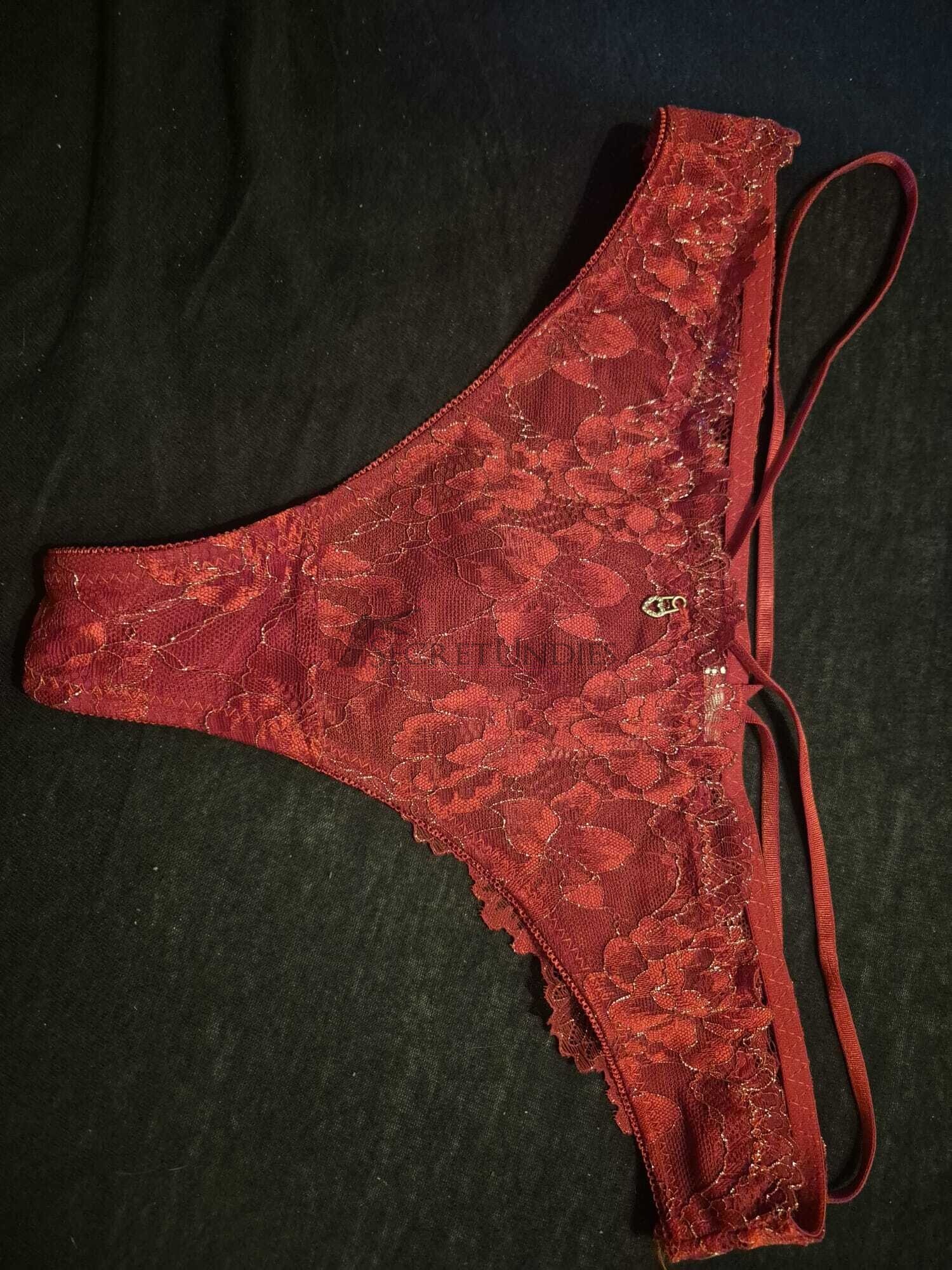 Roter sexy Tanga 2 Tage getragen auch bei Mastubation mit Tragespuren 2 Roter sexy Tanga 2 Tage getragen auch bei Mastubation mit Tragespuren – Bild 2