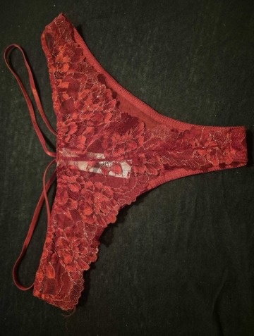 Roter sexy Tanga 2 Tage getragen auch bei Mastubation mit Tragespuren