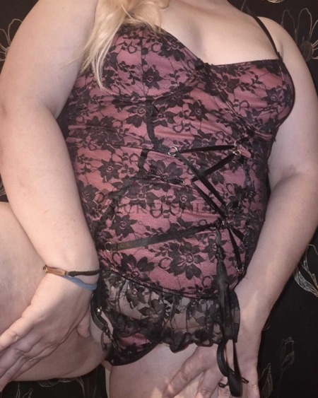 Sexy Set mit Corsage und Tanga lila schwarz mit Schnürung