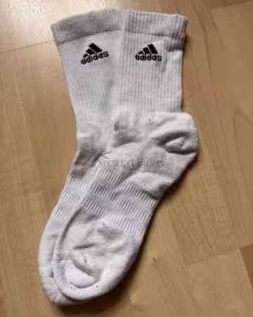 Kategorie getragene Jeans & Hosen kaufen 29 White Sportsocken, Adidas gr40