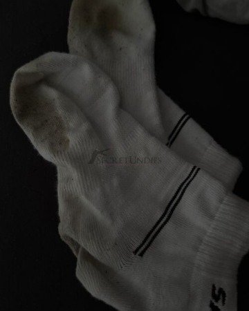 !Extra dreckige! Vollgesaute Socken nur für dich;) 5 Tage bis jetzt getragen!Mastubiert/ Sneaker🙈