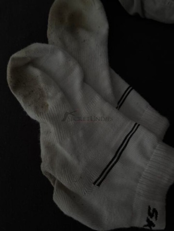 !Extra dreckige! Vollgesaute Socken nur für dich;) 5 days bis jetzt getragen!Mastubiert/ Sneaker🙈