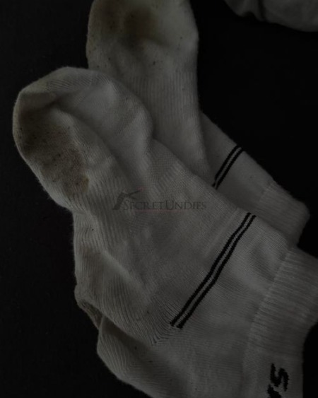 !Extra dreckige! Vollgesaute Socken nur für dich;) 5 Tage bis jetzt getragen!Mastubiert/ Sneaker🙈