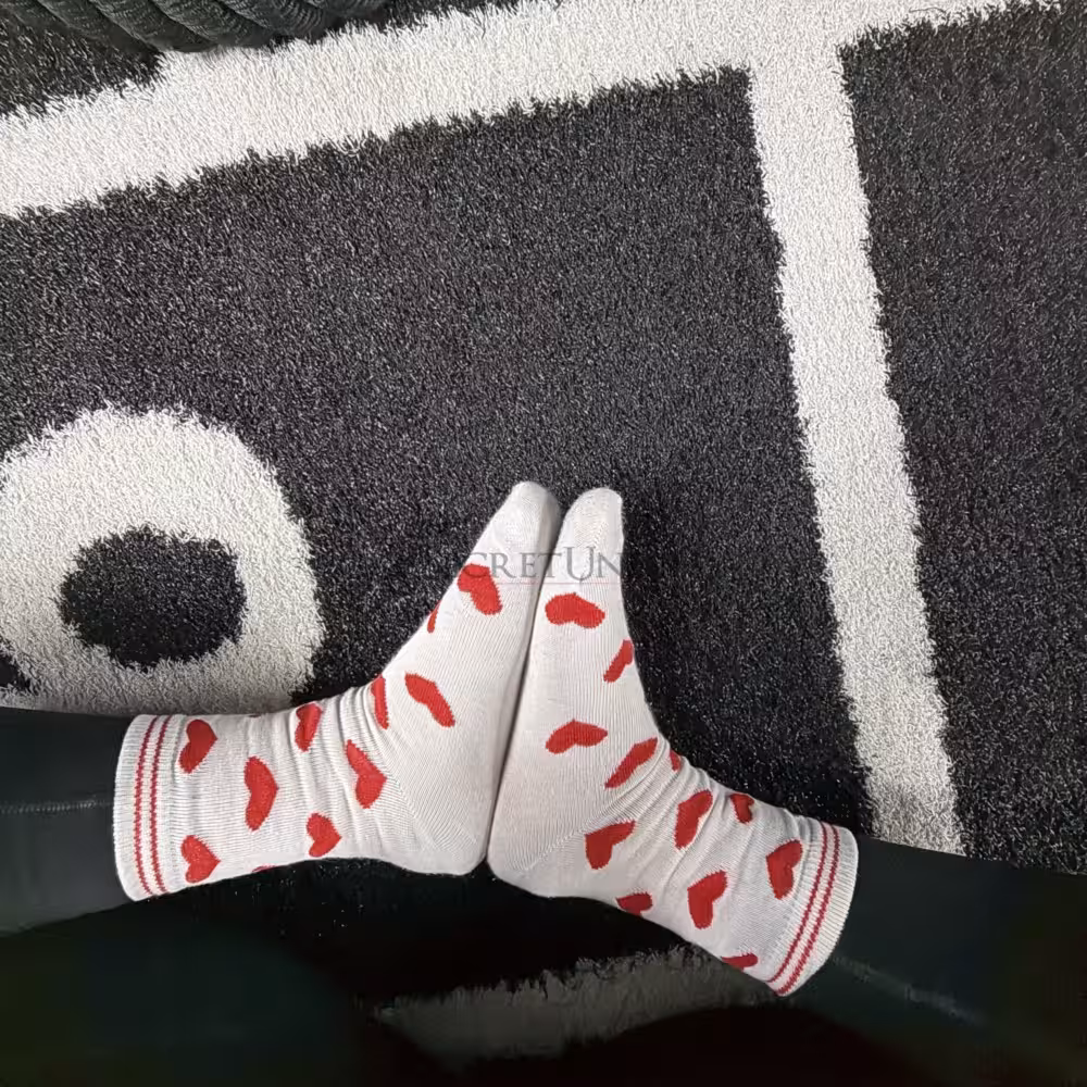 Herz-Design Socken im Gym getragen ❤️🤍 – Bild 3