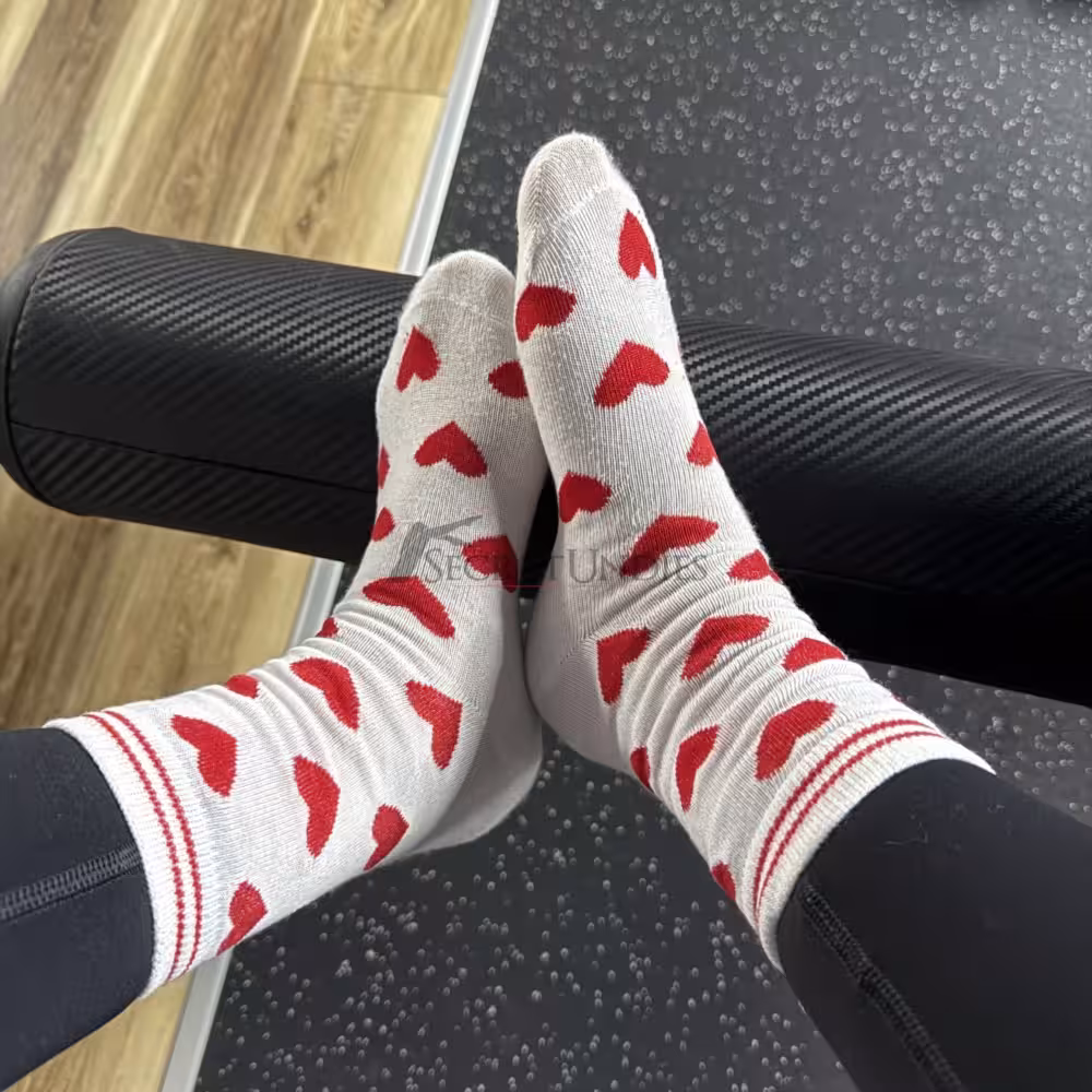 Herz-Design Socken im Gym getragen ❤️🤍