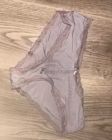 Kategorie getragene Jeans & Hosen kaufen 15 Tanga in Rosa 2 Tage getragen.