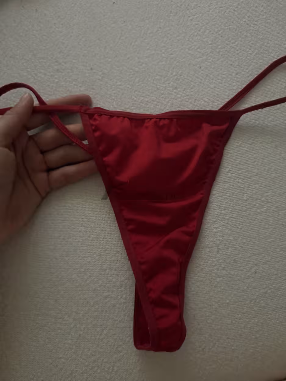 💋 Roter Satin-String – Bild 3