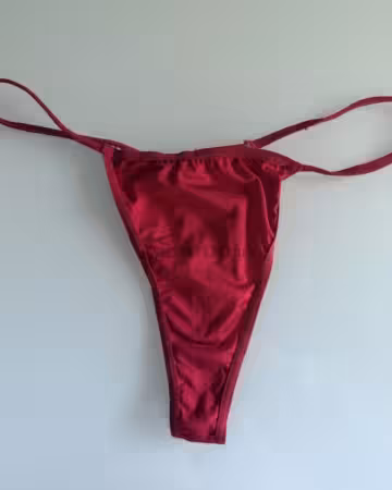 Kategorie getragene Jeans & Hosen kaufen 31 💋 Roter Satin-String