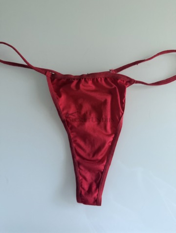 💋 Roter Satin-String