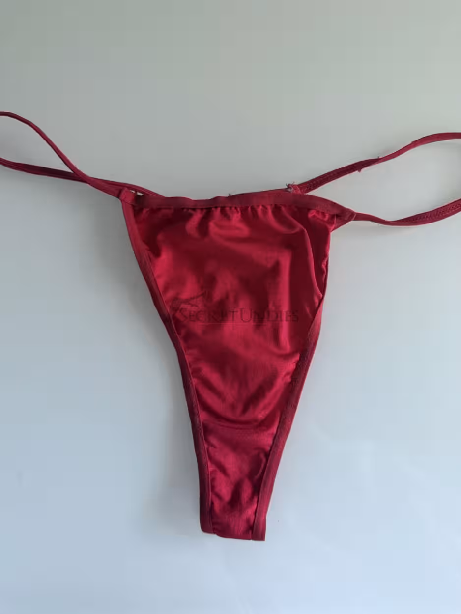 💋 Roter Satin-String