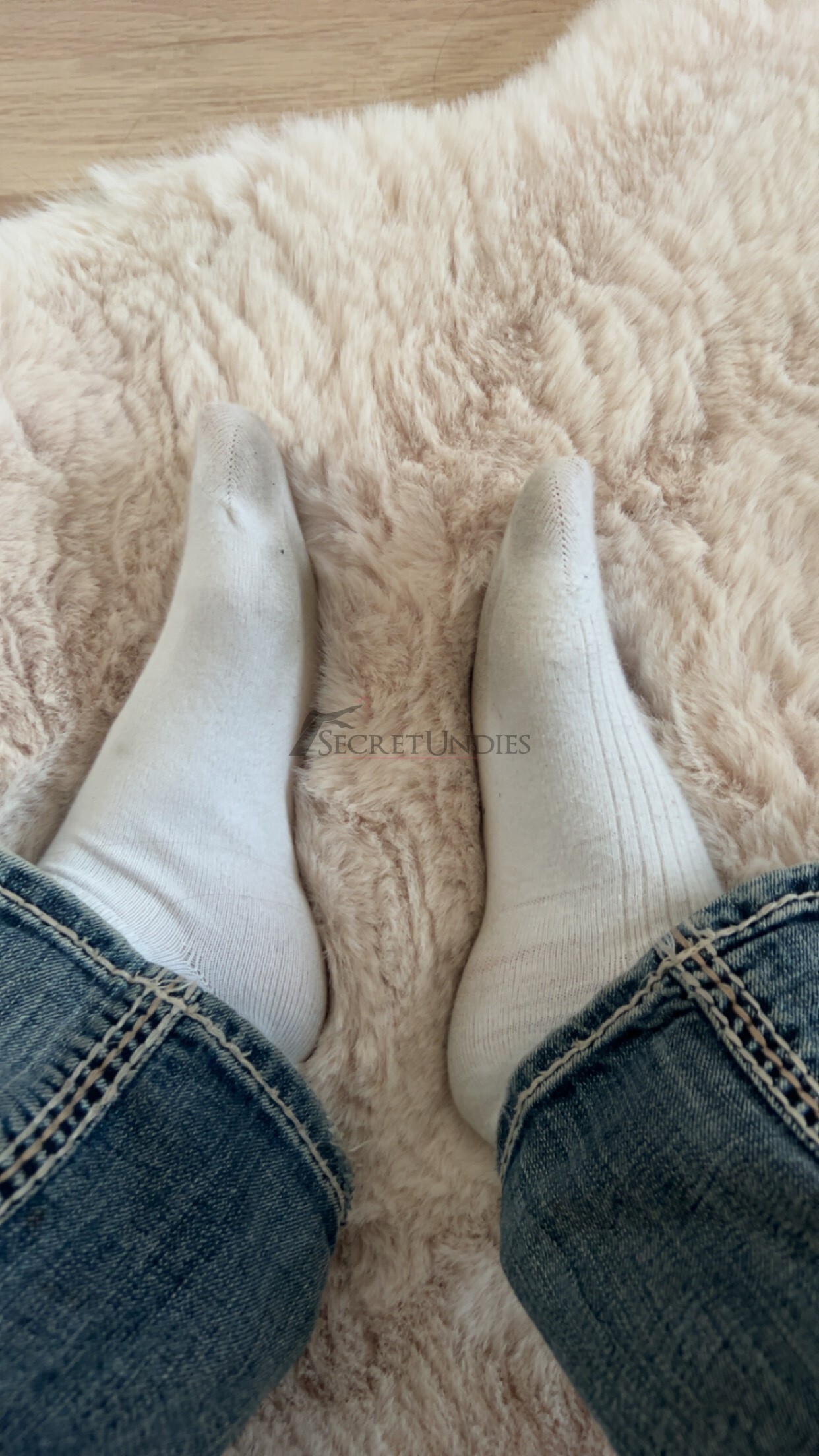 Dirty Cloud Steps – Weiße Alltagssocken (48 Stunden getragen) 🤍 2 Dirty Cloud Steps – Weiße Alltagssocken (48 Stunden getragen) 🤍 – Bild 2