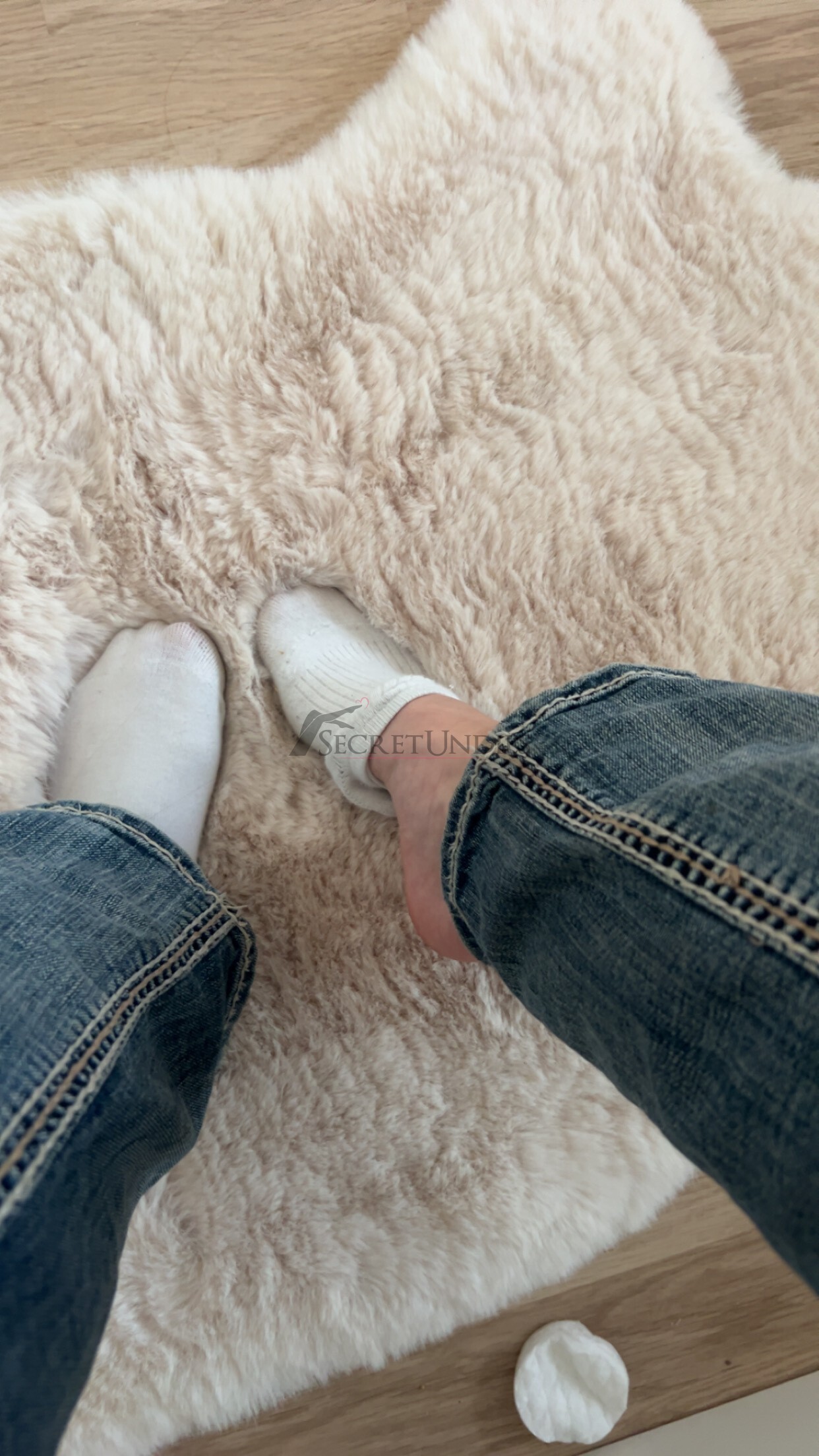 Dirty Cloud Steps – Weiße Alltagssocken (48 Stunden getragen) 🤍 1 Dirty Cloud Steps – Weiße Alltagssocken (48 Stunden getragen) 🤍