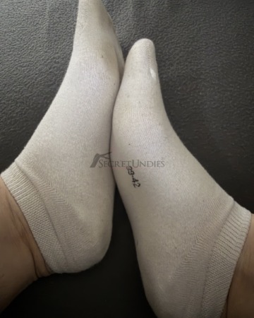 Weiße getragene Damensocken 39-42