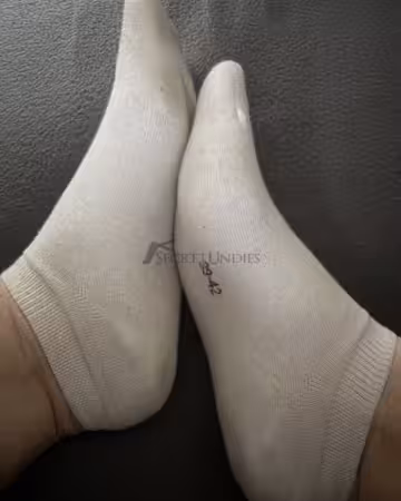 Kategorie getragene Jeans & Hosen kaufen 37 Weiße getragene Damensocken 39-42