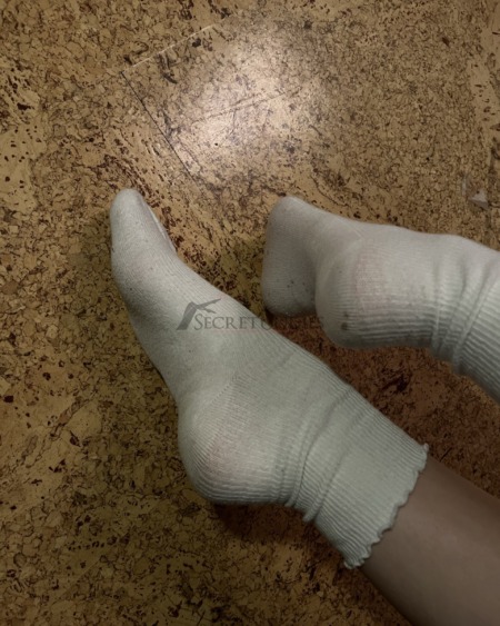 süße, getragene Baumwolle Socken, mit dreckiger sohle in Weiße