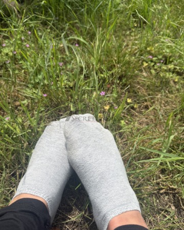 Getragene Graue Sneaker-Socken – 12 Stunden echter Alltag