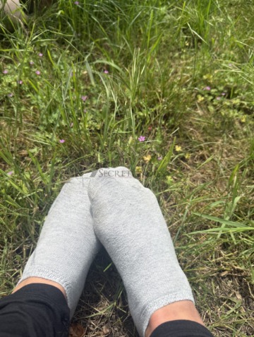 Getragene Graue Sneaker-Socken – 12 Stunden echter Alltag