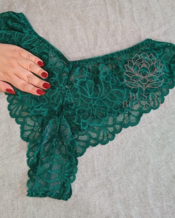 Emerald Temptation – Grüner Spitzenslip (XL) - 1 Tag getragen