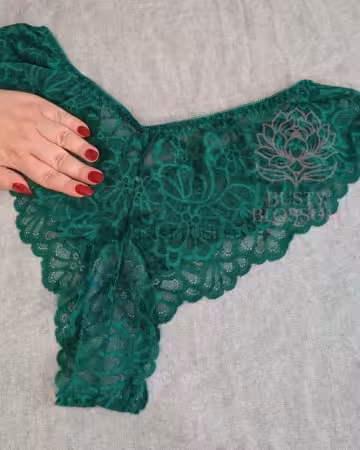 Kategorie getragene Jeans & Hosen kaufen 5 Emerald Temptation – Grüner Spitzenslip (XL) - 1 Tag getragen