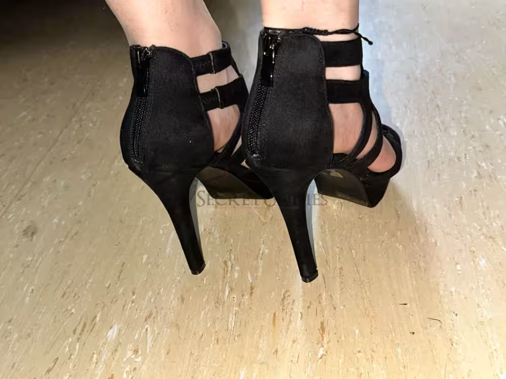 Offene schwarze High Heels – Bild 2