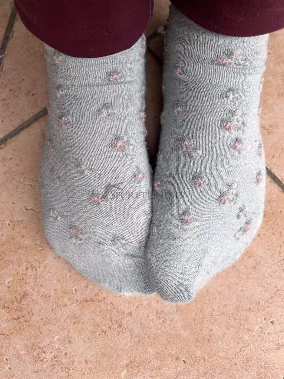Getragene Blümchen Sneaker Socken, Individuelle Tragezeit – Bild 4