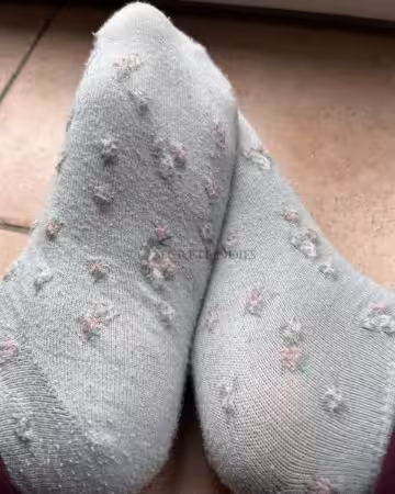 Kategorie getragene Jeans & Hosen kaufen 25 Getragene Blümchen Sneaker Socken, Individuelle Tragezeit