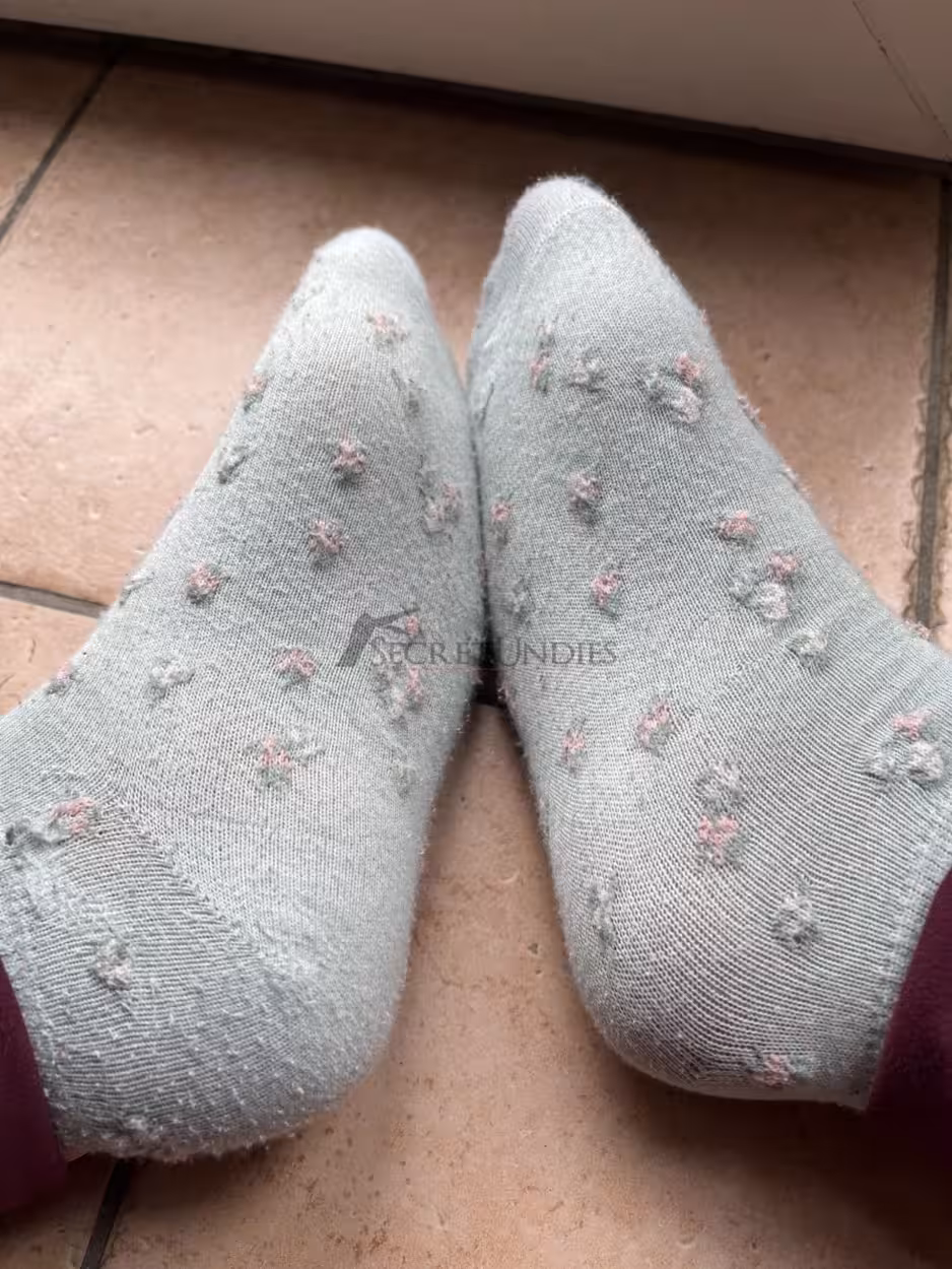 Getragene Blümchen Sneaker Socken, Individuelle Tragezeit – Bild 2