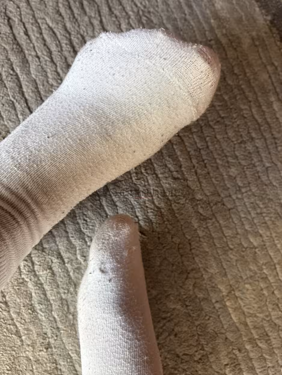 Sneaker Socken weiß getragen – Bild 2