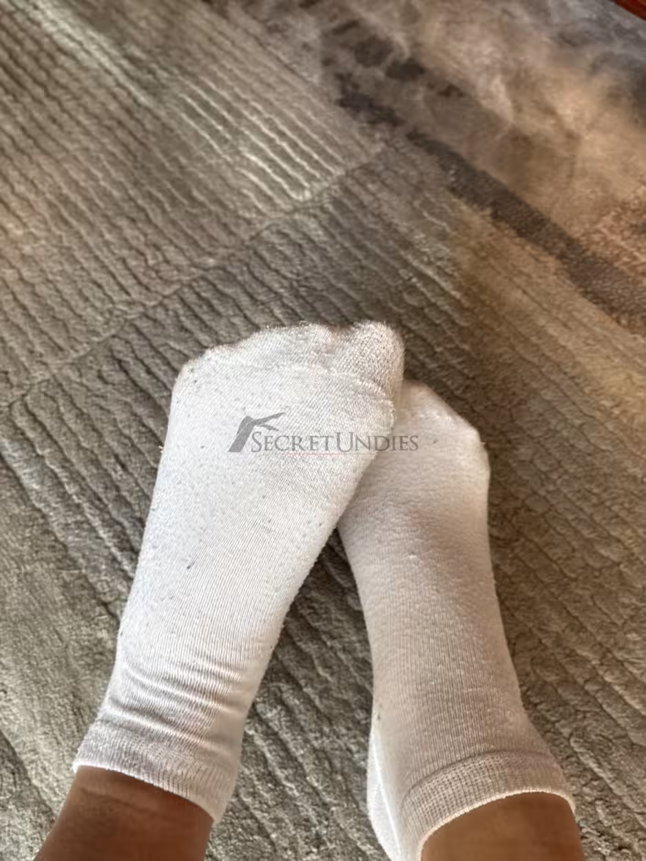 Sneaker Socken weiß getragen – Bild 3