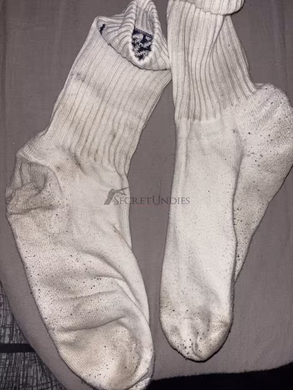 Weiße Tennissocken- 4 Tage getragen – Bild 3