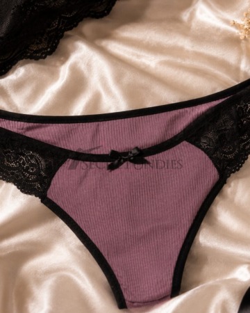 „Mein verführerischer Spitzen-Slip in Mauve 🖤“