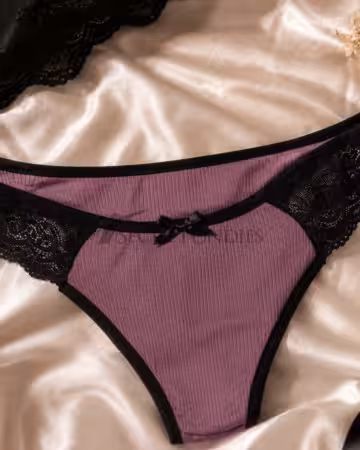 „Mein verführerischer Spitzen-Slip in Mauve 🖤“