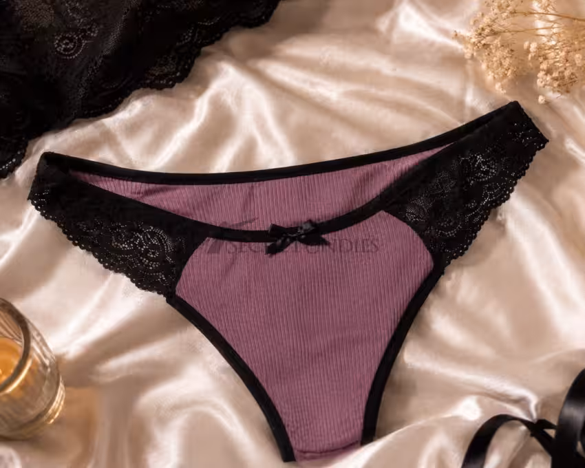 „Mein verführerischer Spitzen-Slip in Mauve 🖤“