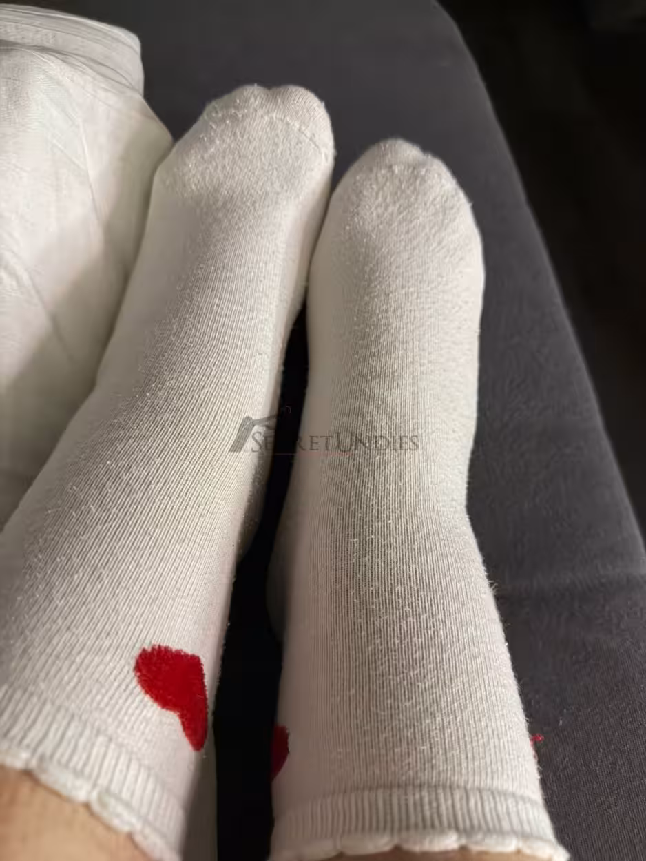 Getragene New Balance oder Herz Socken (2 Tage getragen - beim Sport und in der Freizeit) – Bild 3