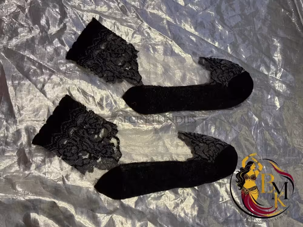 Schwarze Mesh-Socken mit Spitze – elegant, zart & verführerisch – Bild 2