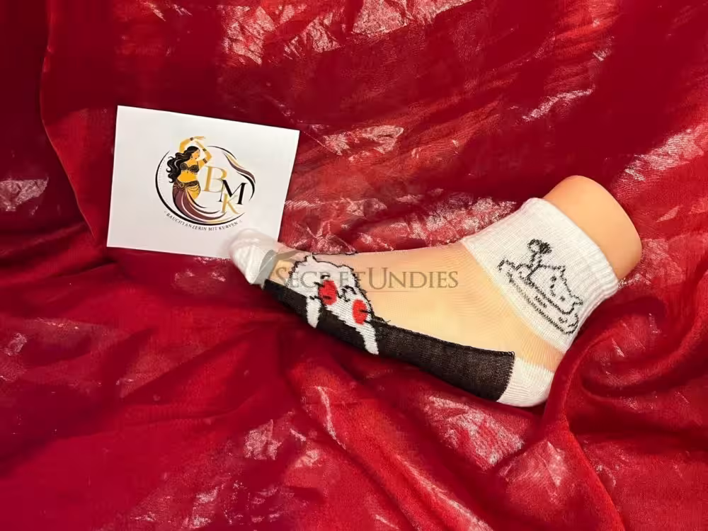 Süße Mesh-Socken mit Katzenprint – verspielt, frech & ganz nah an meinen Füßen