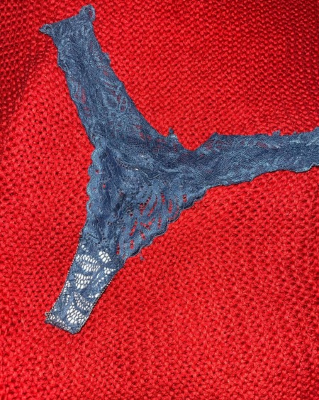 Blauer Spitzen Stringtanga