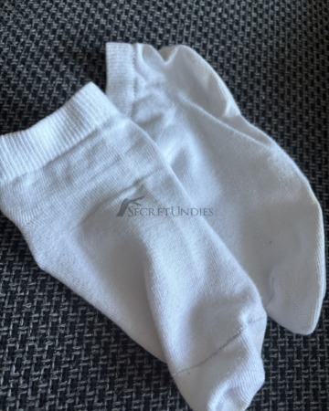socken weiß 2 mal getragen , perfekt passend, haben einiges aufgesaugt